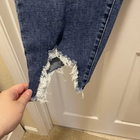 Arula Raw Hem Distressed Jean Capris Size 24 - Picture 3 of 4